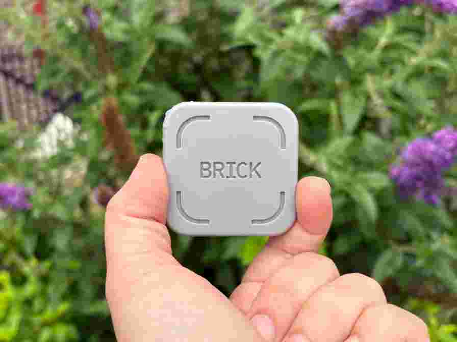 Brick Gadget Helps Users Reduce Screen Time With a Simple Physical Lock