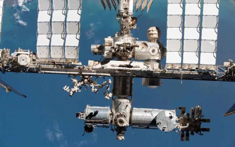 NASA Temporarily Shelters Astronauts in SpaceX Dragon During ISS Leak Investigation