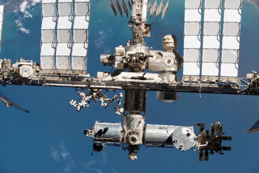 NASA Temporarily Shelters Astronauts in SpaceX Dragon During ISS Leak Investigation