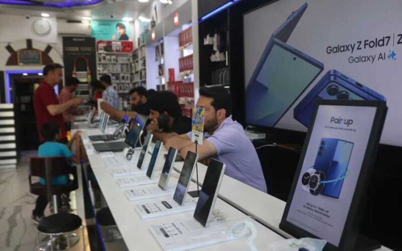 AI Memory Chip Shortage Pushes Up Smartphone Prices in India