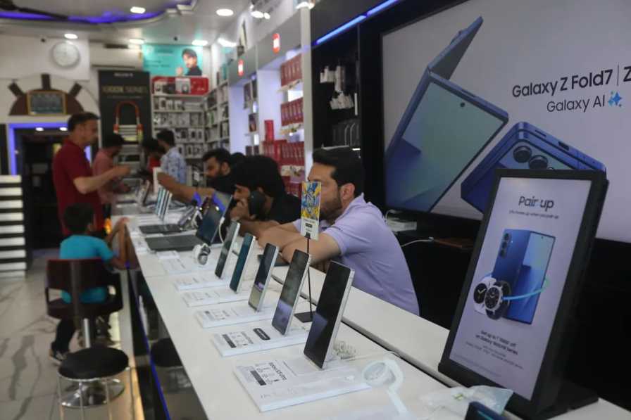 AI Memory Chip Shortage Pushes Up Smartphone Prices in India